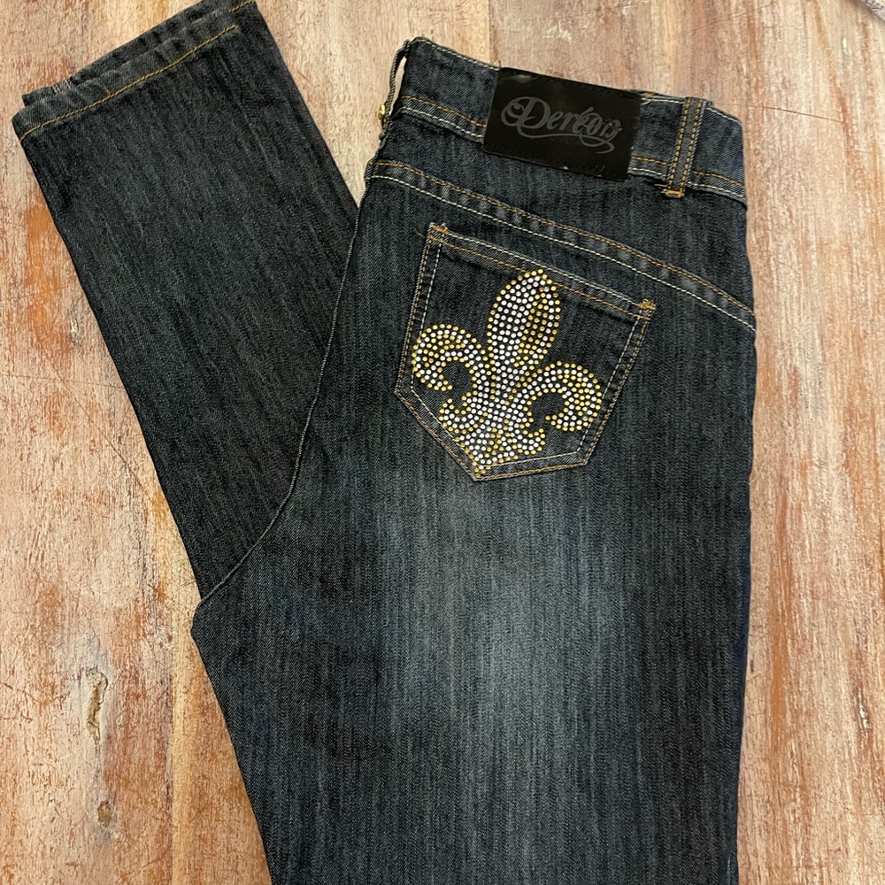 Great pair of Dereon Jeans.